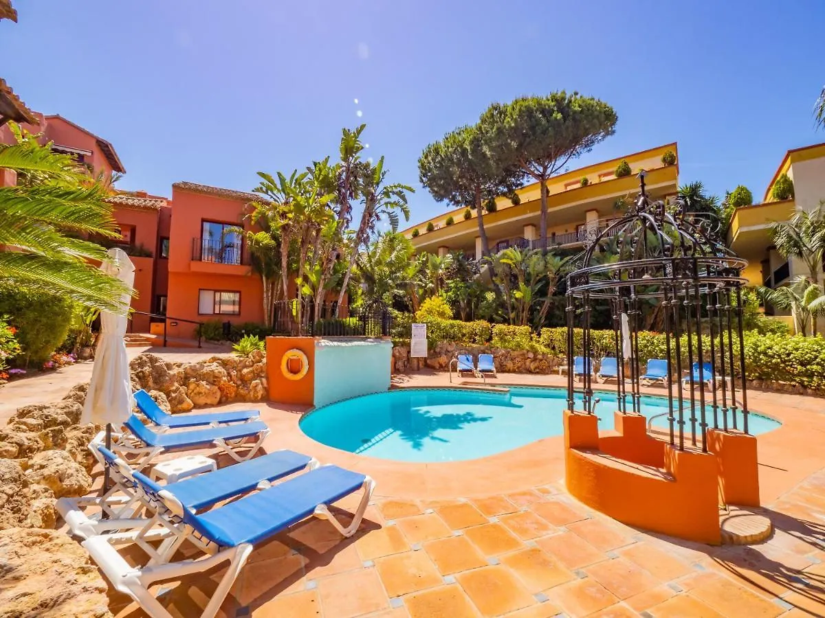 Cubo'S Beach & Parking Jardines De Don Carlos Marbella Spain