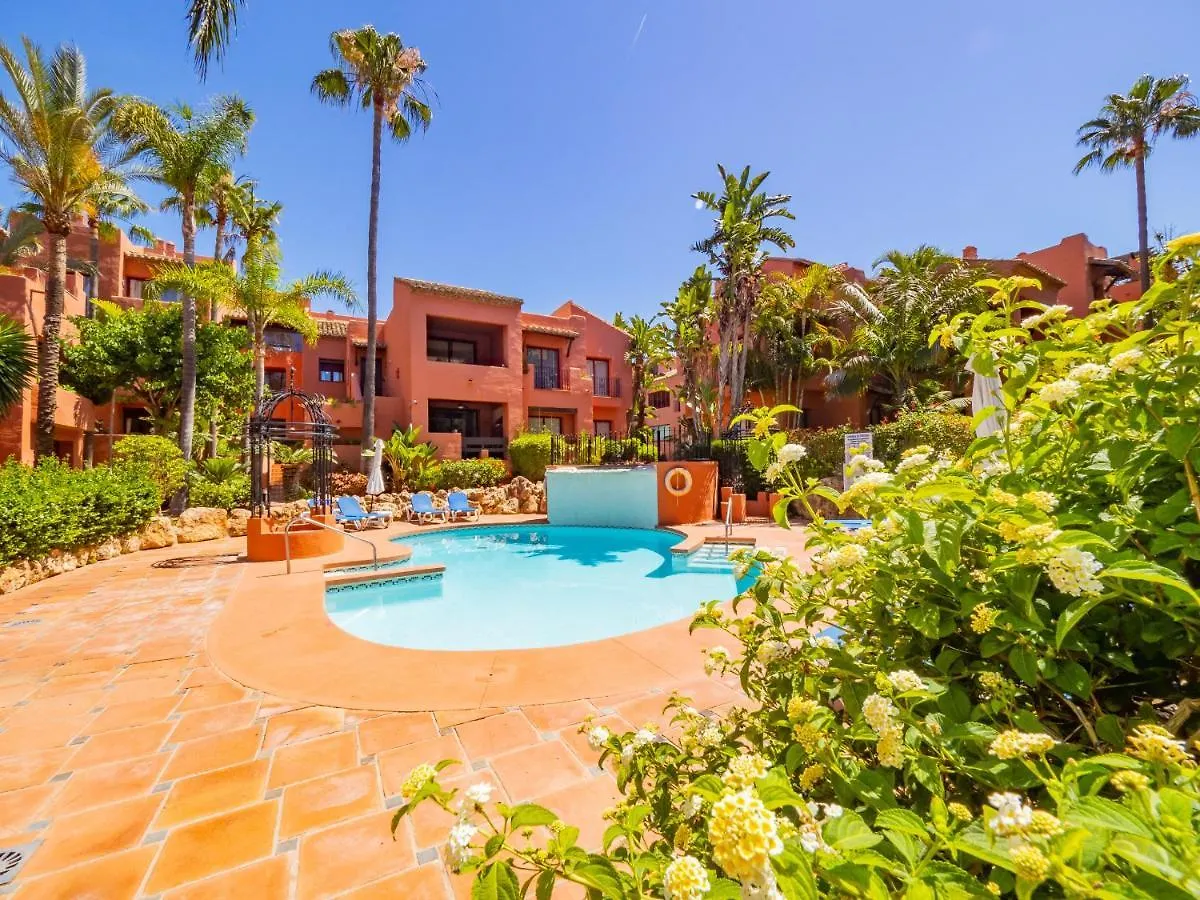 Cubo'S Beach & Parking Jardines De Don Carlos Marbella Spain